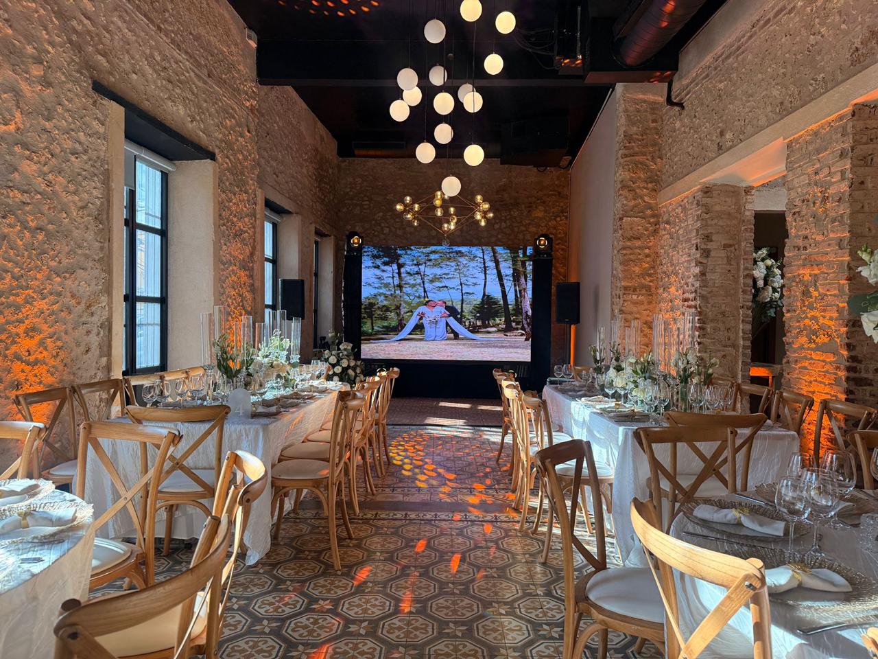 Salón de Casa Mía preparado para una recepción